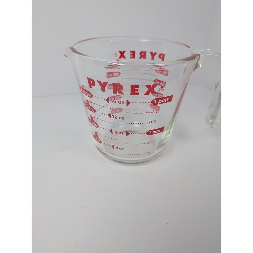 Pyrex 2-Cup  1 Pint Vintage Red Lettered Glass Measuring Cup.
